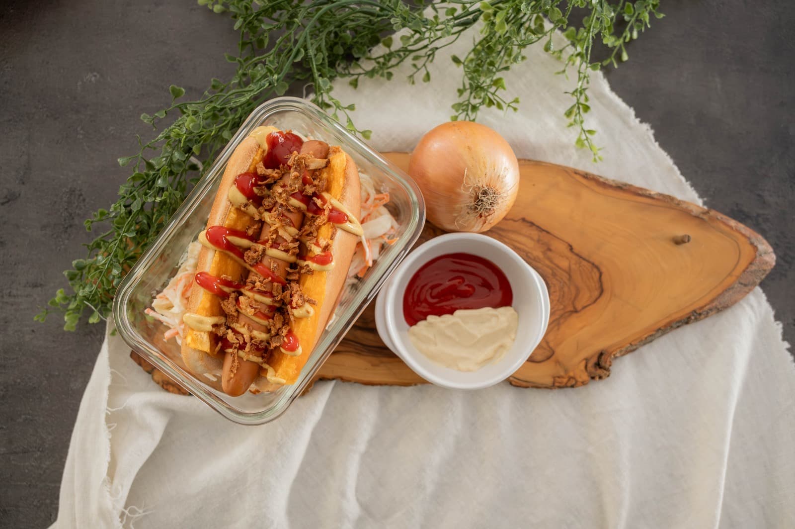 Hot dog, ketchup maison et salade coleslaw